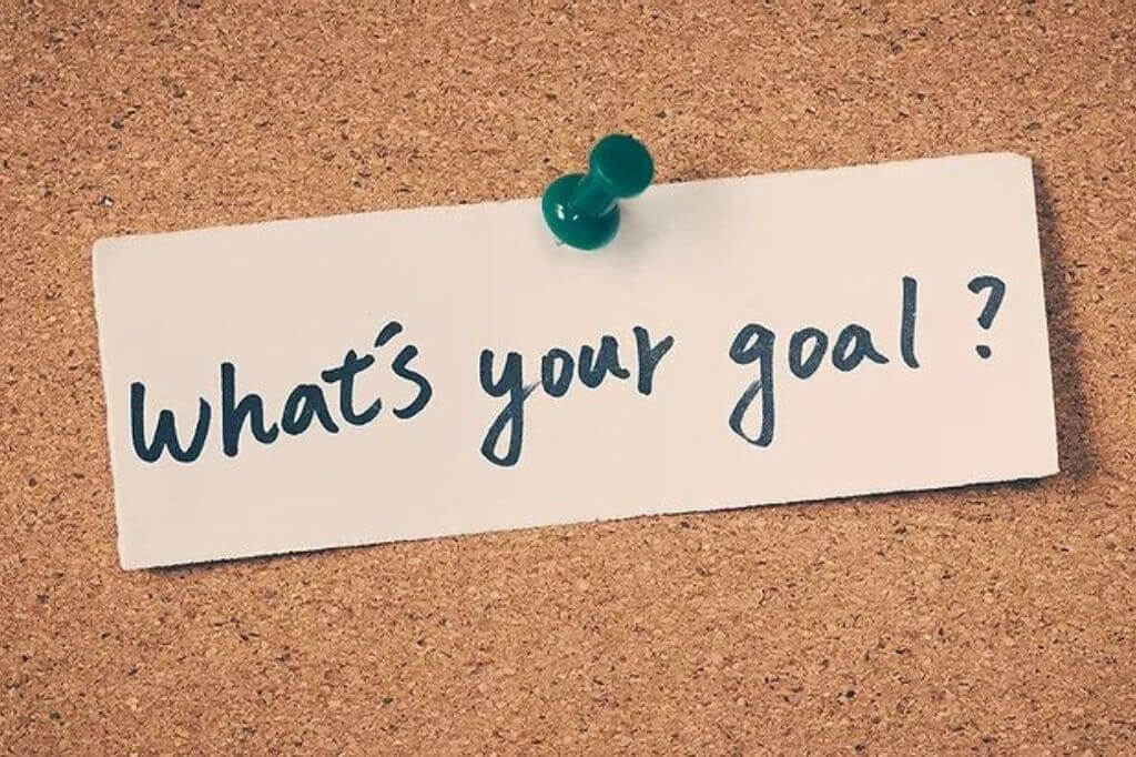 Pinboard with a note pinned on saying "What's your goal?"